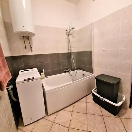 Arena Apartman *